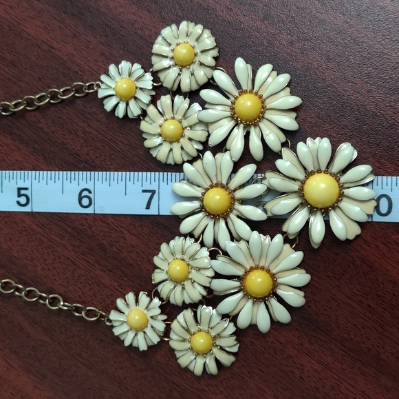 60s Inspired Boho Daisy Necklace. EUC - Picture 8 of 8